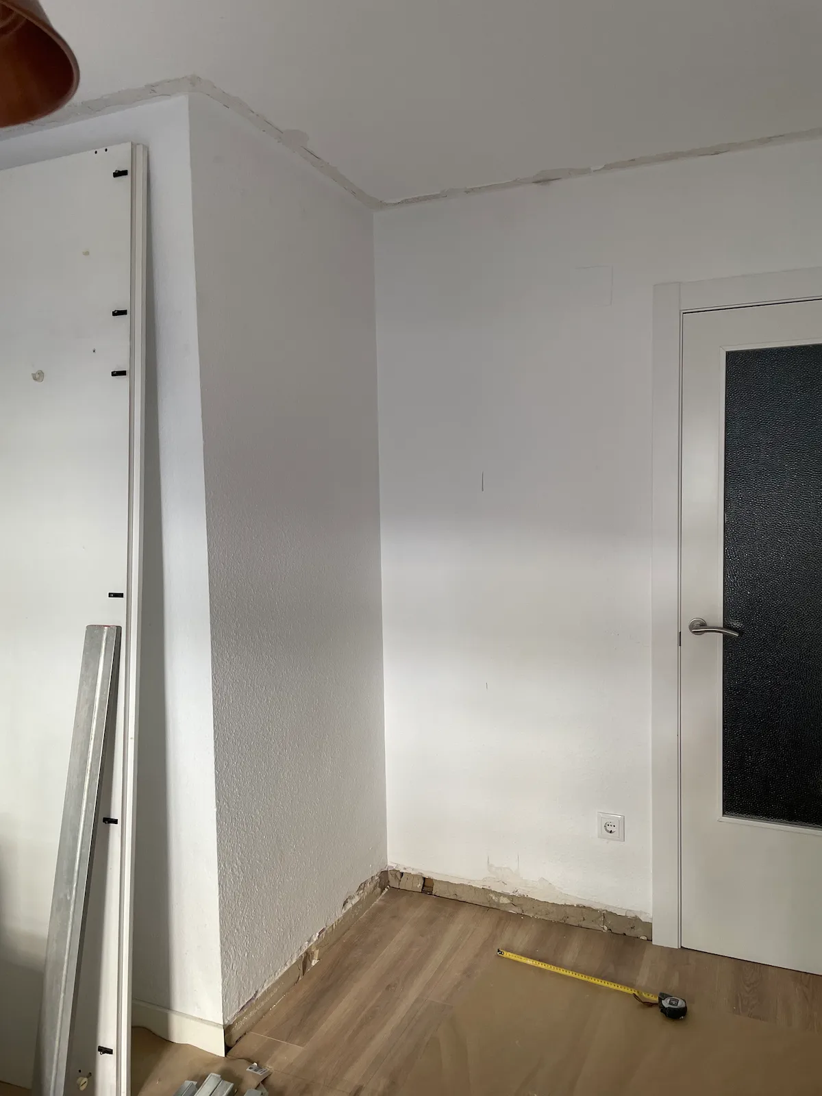 Estado antes de instalar estantería de pladur a medida Valencia