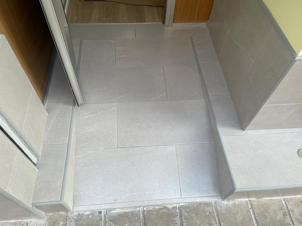 Entrada local comercial con rampa accesible Valencia